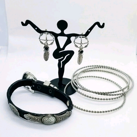 Lot of Silver Southwestern Jewelry - Picture 1 of 2